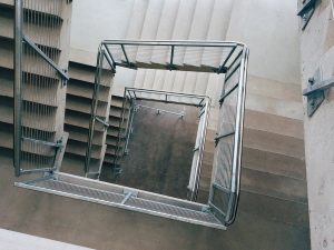 Tatortreinigung Dennis Pape-Lange - Hintergründe & Anforderungen für die Treppenhausreinigung