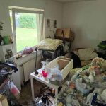 Messie Reinigung in Enger - stark vermülltes Zimmer vor der Entrümpelung und Fäkalreinigung
